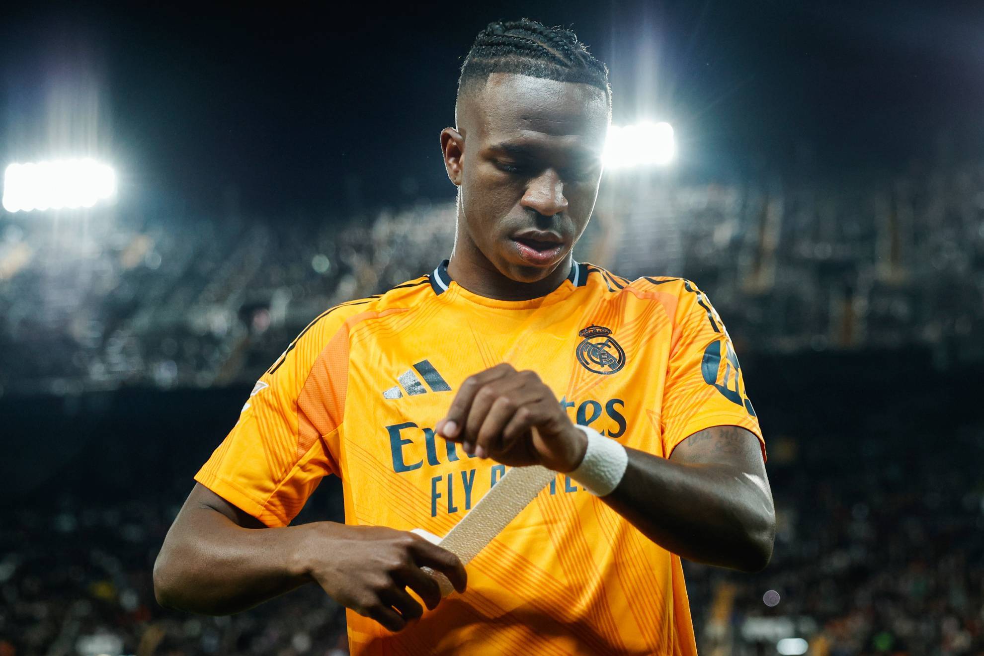 鼎力援助 鼎力援助